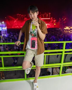 Siwaj Sawatmaneekul Instagram - ฉ่ำ ~💦 #crocs #crocsth