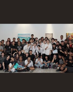 Siwaj Sawatmaneekul Instagram - #WeAreSeries 47Q ยาวนาน 6 เดือนกว่าที่ทำงานกะเด็กๆ
เอากงๆนะ เหนื่อยฉิบหาย เด็กเยอะมากๆ ซนมาก ดื้อมาก แต่ก็รักและสนุกมากนะ พอปิดกองก็อดคิดถึงไม่ได้แหละ ขอบคุณทีมงาน นักแสดง ทู้กกกคนที่เหนื่อยมาด้วยกัน ถึงจะถ่ายจบแล้วแต่ซีรีส์ยังออนอยู่ เพราะงั้น ปะ ลุยกันต๊ออออ ~
