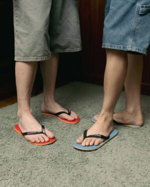 Siwat Jumlongkul Instagram - รองเท้าแตะฮาวายานัส ความคูลแบบสบายอย่างมีสไตล์ 

#havaianasThailand
#OriginalFromBrazilSince1962
#havaianasxmaisonkitsune