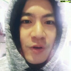 Skull Instagram - 이번엔 자메이카 온 기념!! 레게릴라 이벤트!!!!
.
.
여태까지 나온 제 노래 중에 젤 좋아하는 노래와 이유를 적어주세요!!!
새 앨범 작업하는데 큰 도움이 될 듯 합니다!!
다 읽어보고 자메이카에서 직접 산 선물들 보내드릴께요!! 야만!!
.
.
which one a mi song dem u like di most??!!
and tell me why!!!!
.
.
jamaica !!! a yah so nice!!!