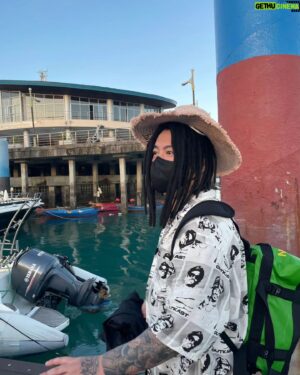 Skull Instagram - 얼마 전  스토니스컹크 3집 가사 대부분을 썼던 푸켓을 잠시 다녀왔습니다~
그때 생각도 나고 곡도 몇 개 써왔네요~
바쁘다는 핑계로 미뤄왔는데
올 여름이 가기 전에 스컬의 레게 음악 한번  더 내보려고 합니다~ 야만!!
비 조심하시고 즐거운 저녁시간 되세요!!

ps. 앨범 제목 멀로 할까요?? 지어주세요!! 스컬 스타일로!!