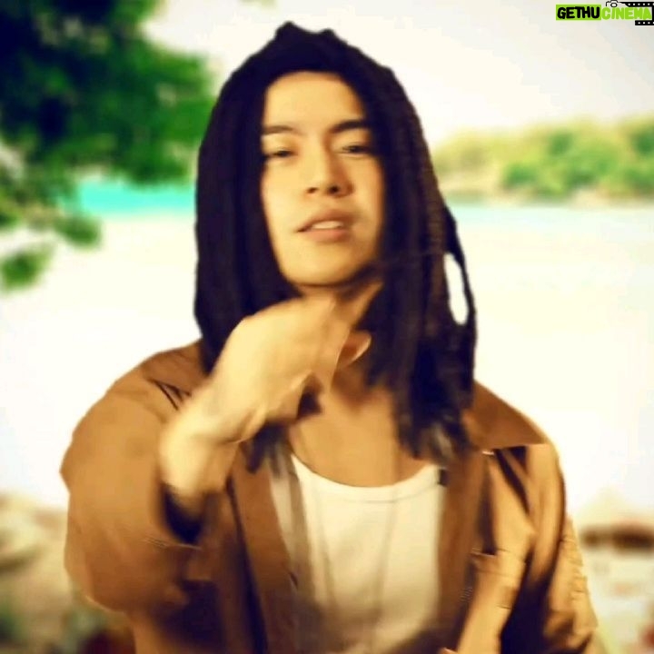 Skull - 3.8K Likes - '한국 레게 EP' 2011.06.01
이 앨범이 나온지 딱 10년이 된 날 이네요!!
군대에서 제대하자마자 힘들게 준비했던 앨범인데
돌아보니 라이머형, 마스터키형 ,Assbrass,스프라가 벤즈, 로한 말리, 쿤타 ,RD,성은이 ,하하,끼아씨,송동훈 ,미스 프라이데이 등 많은 분들이 도와주셨네요!!
10년이 지난 지금도 제 곁에서 제게 힘을 주시는 분들임에 더 감사하구요!! 야만!!
.
그 때 판매하고 제가 입으려고 남겨둔 티셔츠를 십년 만에 꺼냈습니다!!
.
이 앨범에서 좋았던 곡들 댓글로 적어주세요!!
감사하는 마음으로 세상에 몇 장 안남은 이 새!! 티셔츠 추첨을 통해 다섯분께 보내드리겠습니다!!
.
Korean Reggae!!! Give thanx for life!!