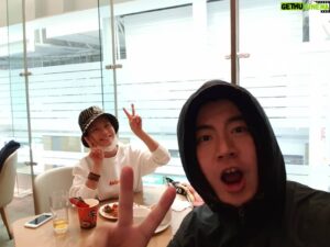Skull Instagram - Wa gwan Vietnam !!
its ur man Skull ~~
thanx for letting me be here 
and it was  GREAT to meet u guyz  in Saigon!
I had a blast! 🤙🏾🤙🏾🤙🏾🤙🏾
.
you guyz were AWESOME tonight!!
i cant thank you enough
hope to see u guyz soon again ~~😍😍😍
bless up !!! .
Big up  Running Man and all the fans who tun up di vybz!!!
ㅡㅡㅡㅡㅡㅡㅡㅡㅡㅡㅡㅡㅡㅡㅡㅡㅡㅡㅡㅡㅡㅡ
Sài Gòn!!! Việt Nam!!!
Các bạn quá tuyệt vời!!!
Thật vinh dự được có mặt ở đây, gặp gỡ và giao lưu cùng các bạn! Cảm ơn rất nhiều vì đã chào đón Skull tối nay!
Skull rất mong được gặp lại các bạn sớm.
Giữ gìn sức khoẻ cho lần sau! 😉😁
.
ㅡㅡㅡㅡㅡㅡㅡㅡㅡㅡㅡㅡㅡㅡㅡㅡㅡㅡㅡㅡㅡㅡ
요요요!! 마이 코리아 한국 빼밀리!!
추운데 잘 지내고 있는거지?!!
요즘 너무 조용했지? 🤣🤣🤣
그렇다고 킹 옵 코리아 레게 레게!! 잊은건 아니겠지?? ㅎㅎㅎ
열작중이니!!! 곧!! 좋은 소식들로 만나자고!!
항상 건강챙기고 !!
Skull !! RGP!! Sajah!! 가즈아!!