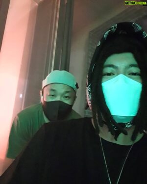 Skull Instagram - 잘 지내?!
다들 보고 싶다!! 🤩🤩🤩
항상 코로나.....조심!😷😷😷
.
wa gwan?!!
even tho times are rough and tough
keep the faith and neva give up!!
miss u guyz!!🥰🥰🥰