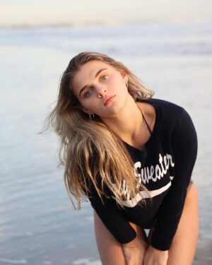 Skylar Dunn Instagram - Holy sweater