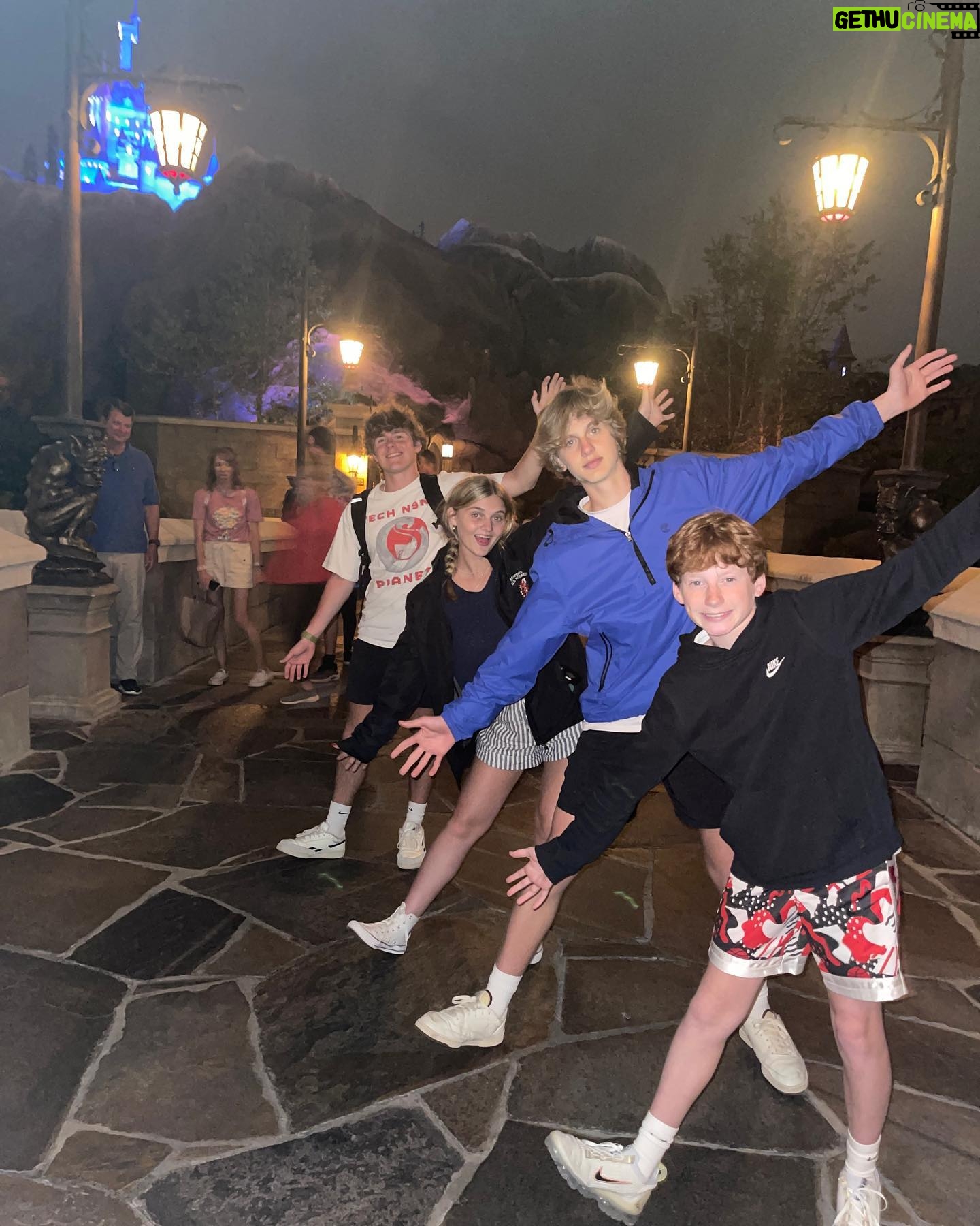 Skylar Dunn - 1.8K Likes - bye bye disney 💛
