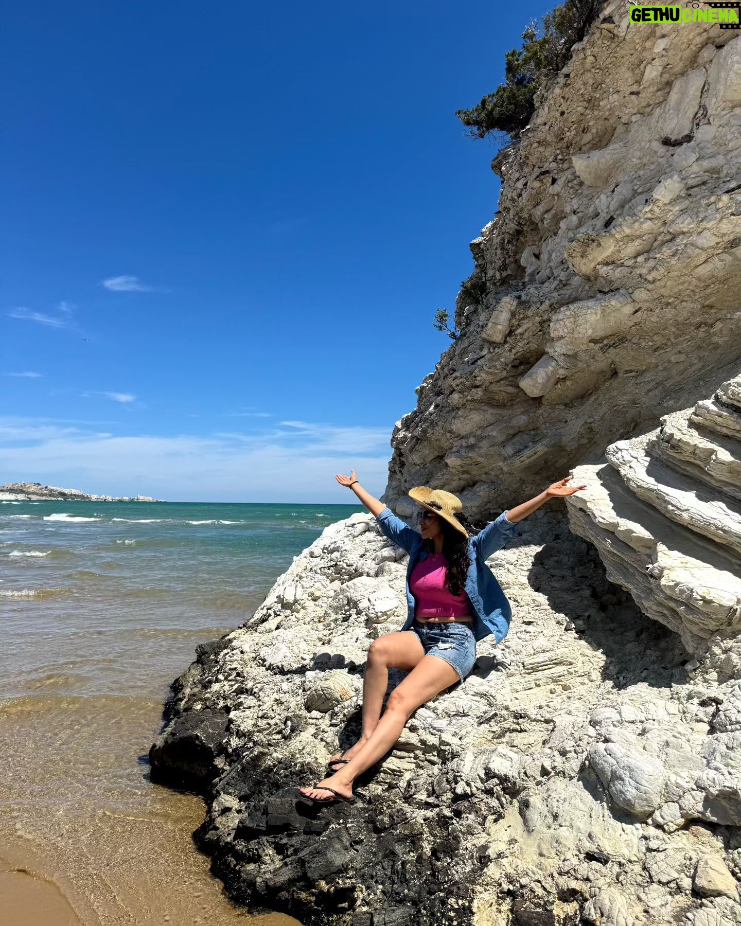 Smita Gondkar - 8K Likes - Travel far enough, where u meet yourself ššš§³
.
.
.
#smitagondkar #smittens #happyday #happyme #selflove #bluesky #beachvibes #trending #instagram #sunnyday #travel