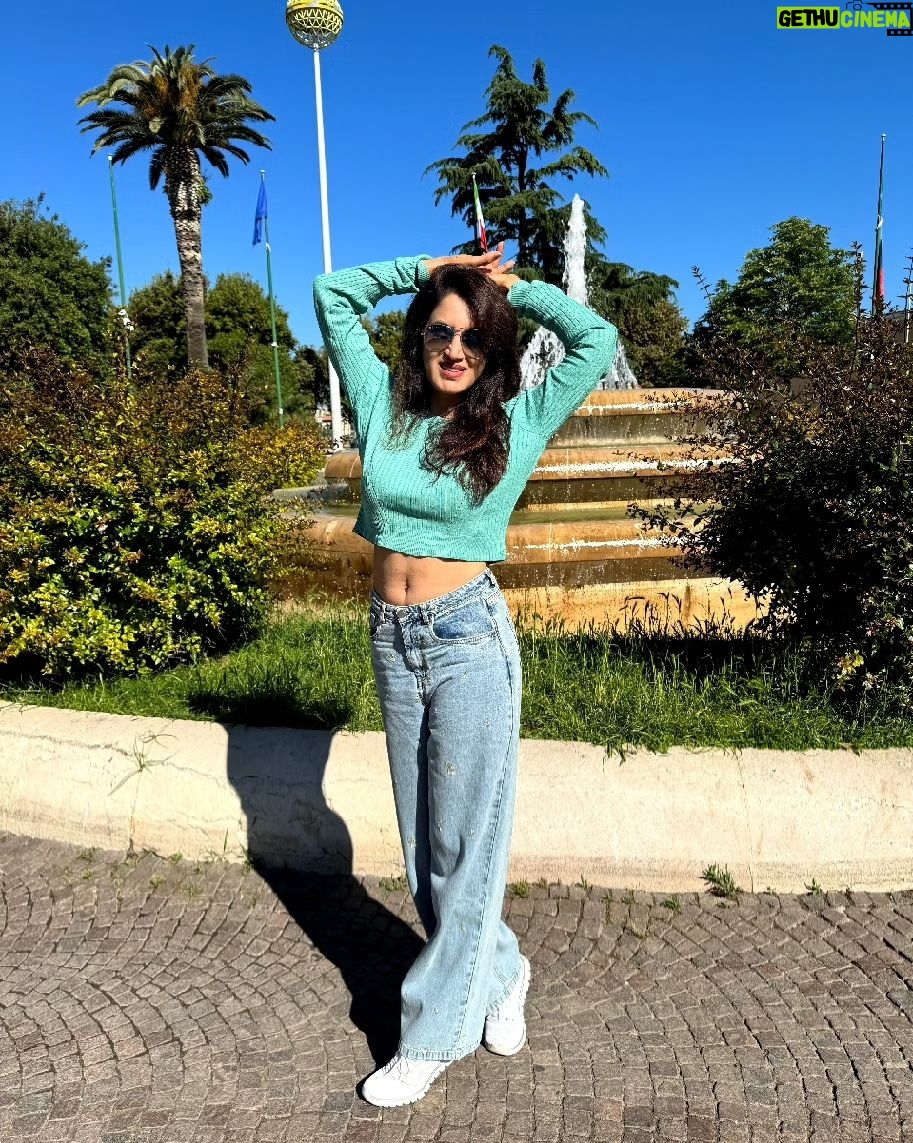 Smita Gondkar - 3.5K Likes - āLife is a journey, not a destination.āššā¤ļø ā Ralph Waldo Emerson
.
.
.
#smitagondkar #smittens #happyday #happyme #selflove #bluesky #trending #instagram #sunnyday #travel