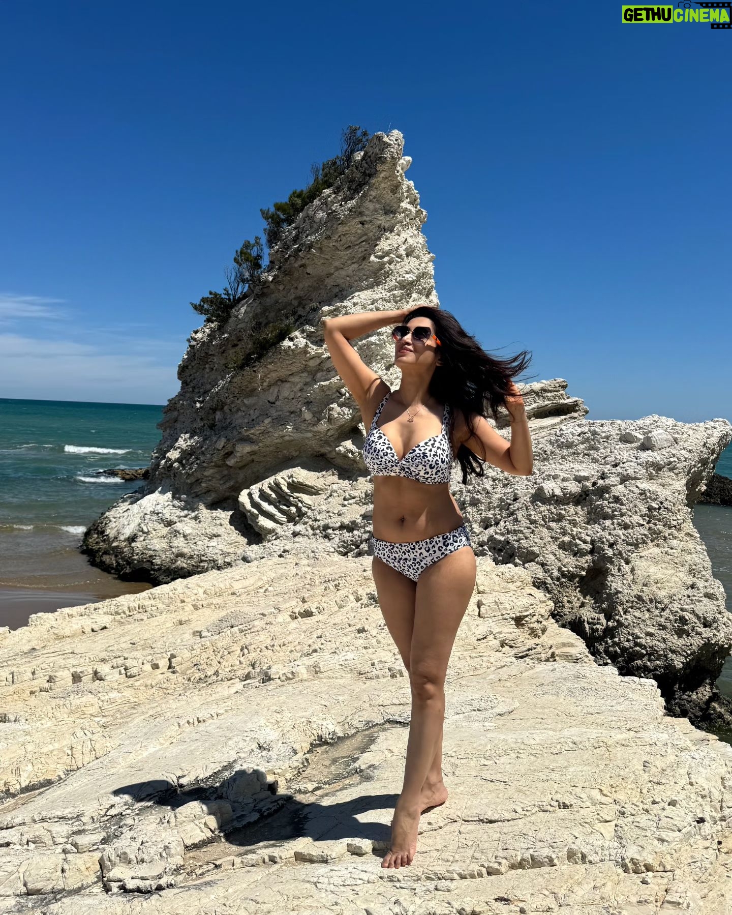 Smita Gondkar - 16.9K Likes - The cliffs whisper secrets of ancient times to those who listen š šš
.
.
.
#smitagondkar #smittens #cliff #ocean #selflove #bluesky #oceanlover #happyday #trending #instagram #sunnyday #travel