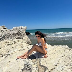Smita Gondkar Instagram - Mesmerising.. isn't it?? 😍😍 wind and waves coming off the Ocean taking millions of years to carve these rocks into remarkable shapes. 🌊😎🌞
.
.
#smitagondkar #smittens #cliff #ocean #selflove #bluesky #oceanlover #happyday #trending #instagram #sunnyday #travel
