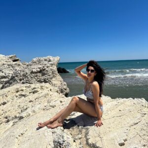 Smita Gondkar Instagram - Mesmerising.. isn't it?? 😍😍 wind and waves coming off the Ocean taking millions of years to carve these rocks into remarkable shapes. 🌊😎🌞
.
.
#smitagondkar #smittens #cliff #ocean #selflove #bluesky #oceanlover #happyday #trending #instagram #sunnyday #travel