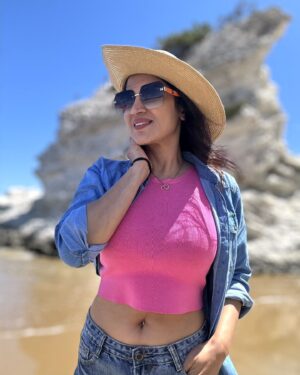 Smita Gondkar Instagram - Travel far enough, where u meet yourself 😎🌊🧳
.
.
.
#smitagondkar #smittens #happyday #happyme #selflove #bluesky #beachvibes #trending #instagram #sunnyday #travel