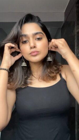 Smruthi Mohankumar Instagram - Got a very pretty shrug from @swaravow 
They’ve got some amazing stuff. Please do go check it out. 
Use code “SMRUTHI15” to get a 15% off on your purchase before Nov 30