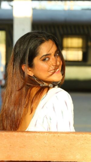 Smruthi Mohankumar Instagram - Shot by @padambyveni 
Styled by @indu_ig 
Saree and blouse @ruffle_trends