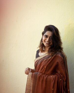 Smruthi Mohankumar Instagram - Saree not sorry 💁🏻‍♀️