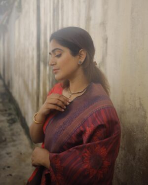 Smruthi Mohankumar Instagram - Portraits with @thatmadraskaran wearing @vastara_thelabel