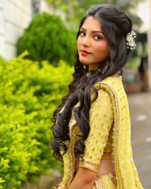 Sneha Deb Instagram - Bloom where you are planted .🍃
Pc - @dibyojyoti_dutta_ 🫂