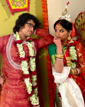 Sneha Deb Instagram - Bor bor 👻 #vista #tistavictor
Keep watching Anurager Chowa at 9:30 pm
@starjalsha 

#subhankar #subhankardey #snehadeb #victortista #anuragerchowa #starjalsha #MJSD #mj_subhankar