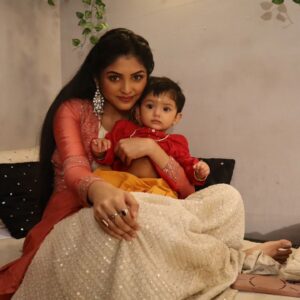 Sneha Deb Instagram - Pishi bari jai! 🥳🌞@gayatridutta1998