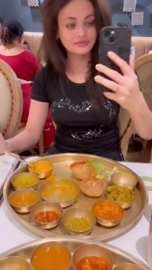 Sneha Ullal Instagram - So bloated 😖🫣🤣😓🤤#snehaullal #mumbai #thingstodo #foodstagram