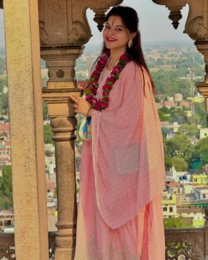 Sneha Wagh Instagram - Learning the true essence of Pure Love!! RADHE RADHE 💝💝
.
.
.
#barsana #vrindavan #radhakrishna #radharani #besttime #SarangeSneha #ssnehawagh