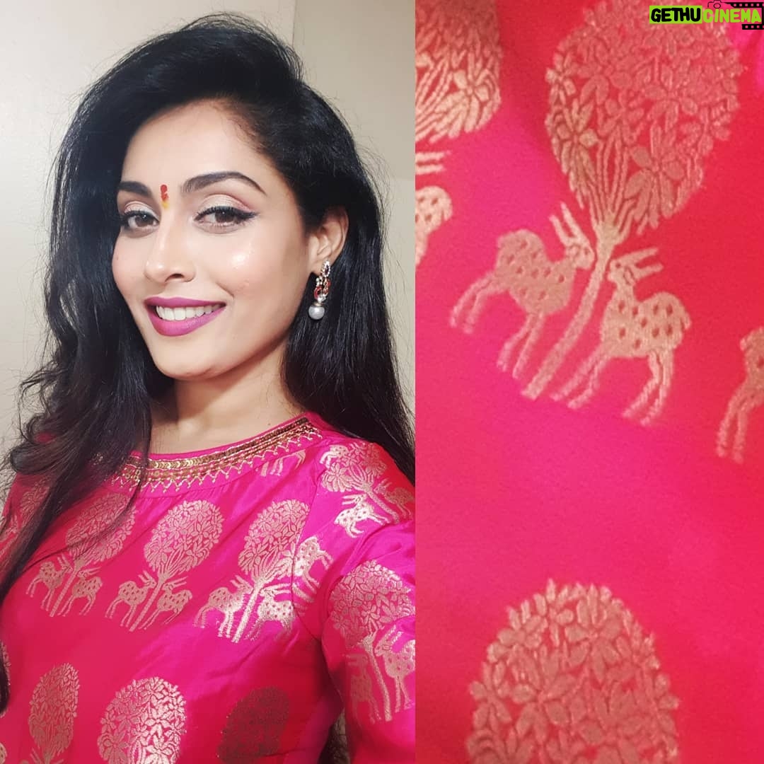 Snigdha Akolkar - 807 Likes - #brocade love 💖 this #Diwali