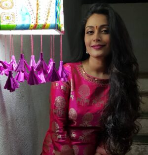 Snigdha Akolkar Instagram - Happy #Diwali beautiful souls! Be genuine be creative, god bless!🏮