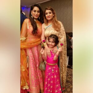Snigdha Akolkar Instagram - Samaira is such a happy kid Juhi ! She's blessed to have a strong and capable mothers like you, And I know how your world revolves around this tiny bub. More power to you @juhiparmar14 and all #singlemoms , I was also raised by a brave woman and I take pride in it. I'm sure so will Samaira! God Bless , tight hug ☺