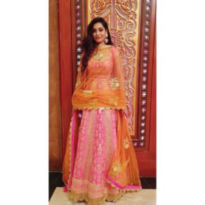 Snigdha Akolkar Instagram - Noor-e-khuda. Pink always makes me smile.

Styled by @datetheramp
Wearing @shyam_narayan_prasad
Jewellery by @chhavisjewel 
Shoes by @keithshoes
#datetheramp #charlsandkeith #maybelline #flamingfuchsia #lehenga #indianwedding