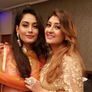Snigdha Akolkar Instagram - Samaira is such a happy kid Juhi ! She's blessed to have a strong and capable mothers like you, And I know how your world revolves around this tiny bub. More power to you @juhiparmar14 and all #singlemoms , I was also raised by a brave woman and I take pride in it. I'm sure so will Samaira! God Bless , tight hug ☺