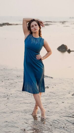 Snower Sania Vasudev Instagram - Wait for it>

SHAY’S RAIN DRESS
.
.
.
.
.
#summerdress #partydress #elegantdresses #workwear #partywear #resortwear #powerdressing #luxuryfashion #indiandesigner