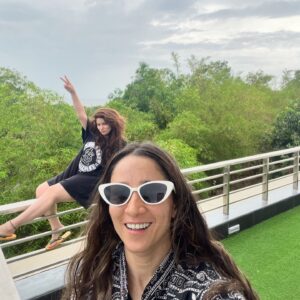 Snower Sania Vasudev Instagram - Same Same but different❤️
Sistra’s forever