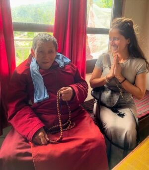 Snower Sania Vasudev Instagram - ✌️You radiate what rests in you❄️💎🧿🩵
 Divine light , love , power & peace ✌️ 
.
.
.
Divinity 💫love kindness peace happiness in the air. 
.
.
.
.
Baby snow chilling n 🦄Buddhas lap ! 
🧜🏻‍♀️whole goddess 2024 divine era💸.
.
.
.
It’s hard being gangstaaaaa & a princess both but I manage 💋.