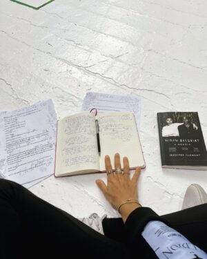 Sofia Barclay Instagram - scenes from a rehearsal room🥳
last few months of ‘21 were heavy ngl. did some stand-up/started writing my first tv show to help me deal with it 🤍🦄✨but the refrain id sing over & over to my friends was: “ahhghh collaboration! i miss COLLABORATION! I want to mix ideas with fascinating people& build something greater than ourselves togetherrrr!!” 
in dec i auditioned for this wondrous play, with the most generous kind thrilling and exciting team of people. the title of the play: ✨🔮The Collaboration🔮✨
Oooooooohooooo-KAY😂👍🏽ok okUNIVERSE…i SEE YOU🌏 You marvelous m*therfucker with a DOPE sense of humour.🤗🎀🌸🙏🏽 see you & love you🌙✨🌟💃🏽
