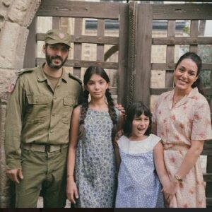 Sofia Essaïdi Instagram - Merci à Michale Boganim de m’avoir invitée à explorer l’amour inconditionnel et la liberté d’être devant la caméra sur TEL AVIV-BEYROUTH ❤️ Actuellement au cinéma.  @zalfa.seurat @sarah8adler @shlomielkabetz @younesbouabofficiel @avishaicohenmusic #Maayaneboganim @dulaccinemas @dulacdistribution @mobydick.films #lesfilmsdelacroisade