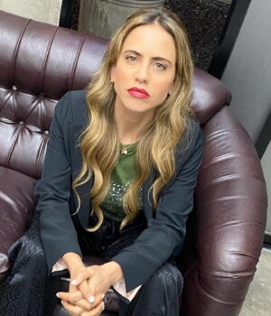 Sofía González Instagram - El 28 de junio estrena #Freeks por #Disneyplus 💫

Una historia a puro 🤘🏻🔥

Acá Mónica, la sombra del gran Lugones @marcelo.debellis 🤩

¡No se la pierdan!

@freeksdisney @disneyplusla