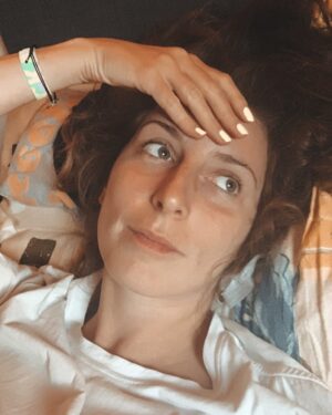 Sofia Kats Instagram - Wenn du Schmerzmittel nimmst, aber auch cute bist. Aber auch Schmerzmittel nimmst.
.
.
.
#sicko #chicken #müdeshühnchen