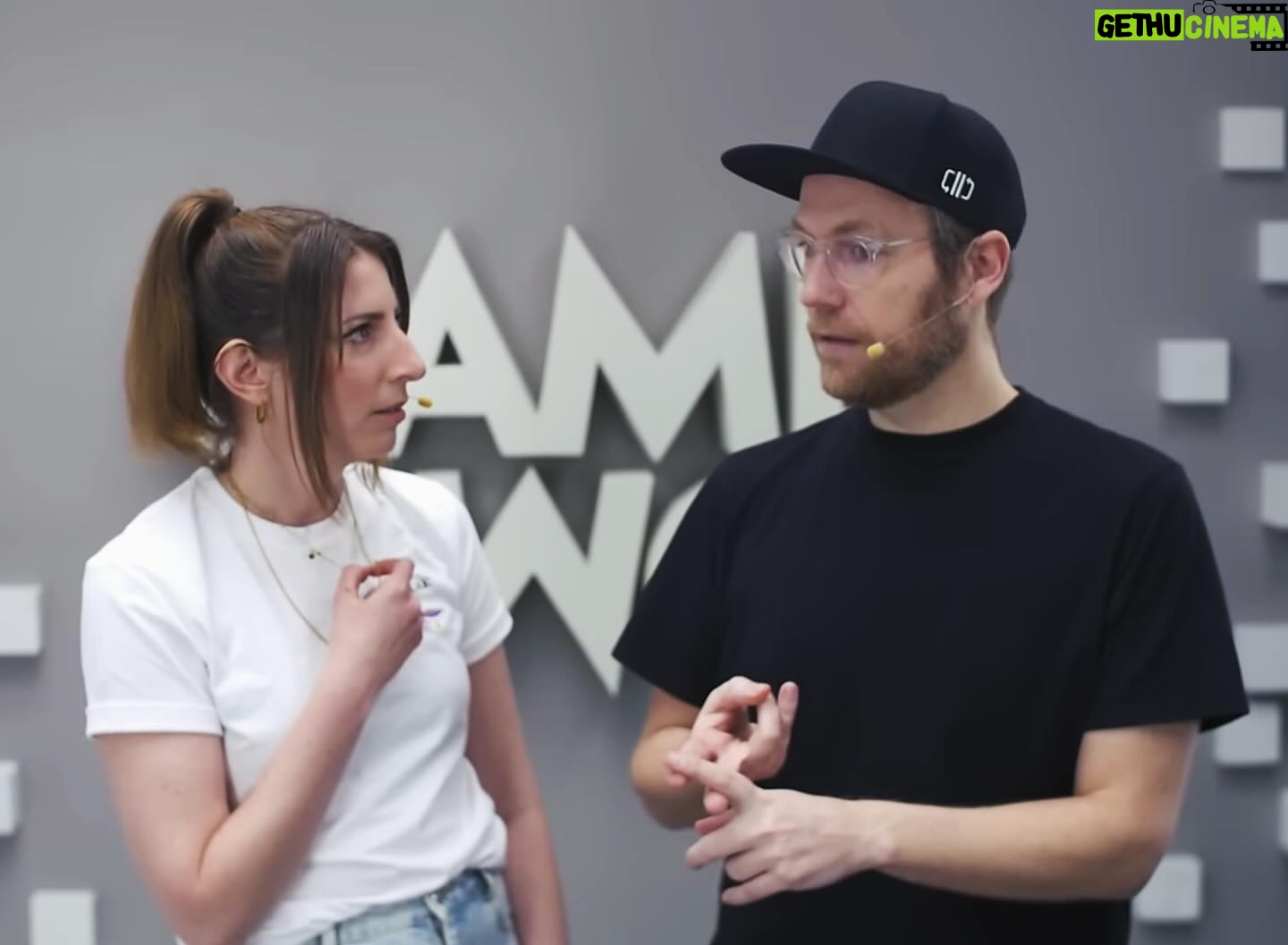 Sofia Kats - 541 Likes - Hast du die neue Folge GameTwo schon gesehen?
- Ja, zwei Mal.
.
Gang, heute/ morgen kommt ne sehr special Folge raus, auf die ich mich sehr freue 🫶
Plz watch 🐷