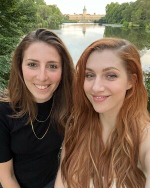 Sofia Kats Instagram - Unterwegs mit Lieblingshuhn @laraloft vor paar Wochen in Berlin Charlottenburg 🤍♥️
. 
Sehr schöne Tage gehabt, danke, Hühnchen für die schöne Zeit! I try to be back sooooon! ☀️