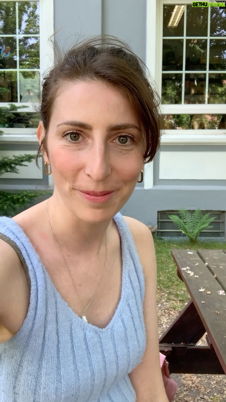 Sofia Kats - 511 Likes - Morgen (Donnerstag, 01.06.) 11:00 ist @totholz.thomas bei mir zu Gast im Stream. Und ich könnte mich nicht mehr freuen! Thomas ist Entomologe, also quasi Insektenforscher. Und forscht zusammen mit dem Entomologischen Verein Krefeld, in dem er Vorsitzender ist. Habt ihr zB was von der großen „Insektensterben“-Studie aus Krefeld gehört? Ist aus seiner Feder. Und damals wurde offengelegt, wie stark die Biomasse von Insekten an den gemessenen Punkten geschrumpft ist.
.
Kommt vorbei, stellt Fragen und teilt die Info gern mit anderen Leuten. Ist eine einmalige Gelegenheit einem solchen Experten im Stream eure Fragen zu stellen!
.
11:00 auf Twitch! Link in Bio