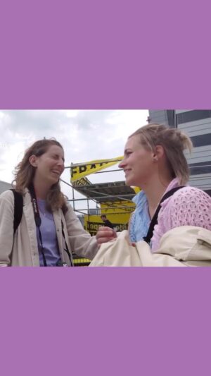 Sofia Kats Instagram - Wie @freiraumreh und ich eigentlich auf einer Kleidertausch-Party waren und auf ein Mal das Wetter im NDR anmoderiert haben. 🥸🥸🥸