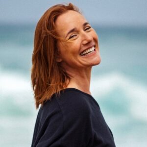 Sofia Nicholson Instagram - Hoje é o dia internacional do riso! 
Talvez das coisas que mais gosto de fazer! Creio não haver um dia em que não dê uma valente gargalhada. Aliás sou uma fiel defensora de que rir é terapêutico. 
E vocês, já se riram hoje? 
📸 @paustorch 
#diainternacionaldoriso #diadoriso #rir #fotododia #vivalavida