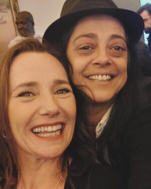 Sofia Nicholson Instagram - Sempre fui, sou e serei a ultima a chegar quando toca a redes sociais. Não faço selfies, esqueço-me de tirar fotografias e depois ando atrás da malta a pedir as dela para me esquecer logo a seguir de as publicar! 
Com 10 dias de atraso mas muita satisfação e orgulho é que relembro o dia do lançamento de Cacau, esta novela que nos coloca a todos sorrisos! Estamos tão empenhados há 6 meses para vos oferecer o melhor e o resultado tem sido tão bom, que mesmo atrasada, fica aqui a felicidade estampada nos rostos que consegui apanhar! 😂 Representam uma equipa inteira! 
Cacau está a bombar, é a novela mais vista e sempre a subir nas audiências! 
Estamos todos de parabéns!

@tvioficial 
@tvinovelas 
@pluraloficialpt 
@mjcarioca 
@_edgardmiranda