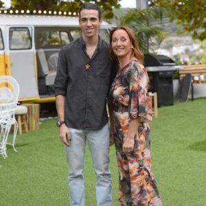 Sofia Nicholson Instagram - Ele não é meu, ele é do mundo!
Mas fui eu que fiz! E fi-lo muito bem! @kid_nik_olson 
Hoje no programa @emfamiliatvi  falamos do sangue que nos corre nas veias e do espectáculo em que ele entra: Entre Eles Dois, no espaço @escolademulheres1995, de 5a a Dom, às 21:00.  Muito bem recebidos pela tão querida @maria_cerqueira_gomes e o giraço @ruben_rua . Obrigada pela simpatia!  @sr.actor  @tvioficial  @nakuropt @eugeniocamposjewels  #emfamilia #myboy #mãe #actriz #actor #tv #promoção #vaoaoteatro