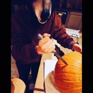 Sofia Rosinsky Instagram - Happy Halloween, cousins 🐻 
#TheBear @thebearfx @jeremyallenwhitefinally #halloween #halloween2022 #thebearfx #yeschef