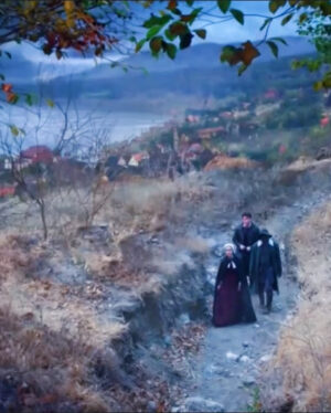 Sofia Vassilieva Instagram - TIMELESS ⏱ Watch tonight on NBC! Most magical time playing Benjamin Franklin’s future Mama and being saved by the Timeless team. 🙏🏻Immense gratitude to a beautiful cast @abigailspencer @goran_visnjic @verbalberappin and crew of @nbctimeless for such an epic character and wonderful adventure. #timeless #nbctimeless #timebandit #clockblockers #timetravel #timetravelers #bts #benjaminfranklin #salemwitchtrials #salemwitches #salemwitches🌙 #foundingfathers #mom #moms #notpresident