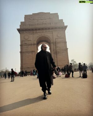 Sofiane Tadjine Instagram - New delhi… Namaste 🙏🇮🇳🪷 #monsieursofiane#inspirationlivemusic#india