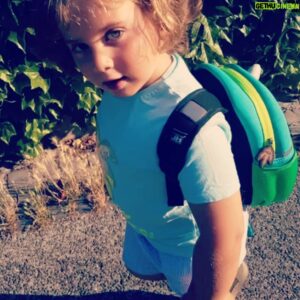 Sofiane Tadjine Instagram - Mon fils, à l'école tu seras imbattable
Si tu échoues et que je pars avant toi, prends mes sous, jette ton cartable... #monsieursofiane #daron #papa #fils #sang #coeur #amour #eternel #familly #mufasa #simba 🦁🦁🦁
