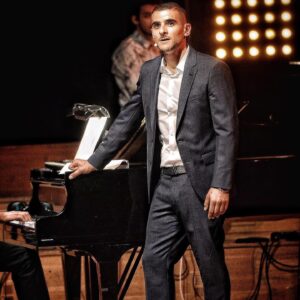 Sofiane Zermani Instagram - C’est OFFICIEL ‼️ 

Après le @festivaldavignon 
Et @radiofrance 🎭

#Gatsby LE MAGNIFIQUE 💫 

A partir du 16 Février au @theatrechatelet 😇 

Mis en scène par @alexplank 
En musique par @icekreamy 

La billetterie est ouverte 🎟 https://www.chatelet.com/programmation/saison-2021-2022/le-magnifique/ 

@rebeccamarder ❤️
@renericpascal ❤️
@franceculture 
@blandine_masson 
@sandrinetreiner 
@nicolashoyet 

📸 @backstage2.0