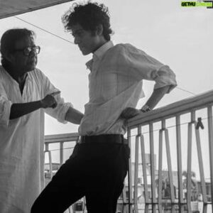 Soham Majumdar Instagram - Tumi amaar shohor. Amaar theke jodi dureo shore jaao, taholeo amaar shohor thaakbe. Kolkata tomaaye ektai onurodh tobe, beshi dure shore jete diyo na. Phire dekha ta boddyo shohoj, phire asha ta tototai kotheen. Ami jaani na tumi kothaye acho ekhon, kara ache okhaane ekhon, ki bikri hochhe okhaane?
Shunchilaam onek gulo notun rong eshe juteche, torun projonmer laal, purono ra shob komola kinba shobuj. Kolkata ei bhul bojha bujhite, nijeke haariye phelo na please. Tomaaye onekei bhog korlo bote, kintu Kolkata tumi amaar shohor i thaakbe. 

Chaalchitro Ekhon, an ode to Mr Mrinal Sen, an ode to my ever so beloved Kolkata. I have said enough. @anjan.dutt just take a bow, bhalo laagche na, just take a bow.